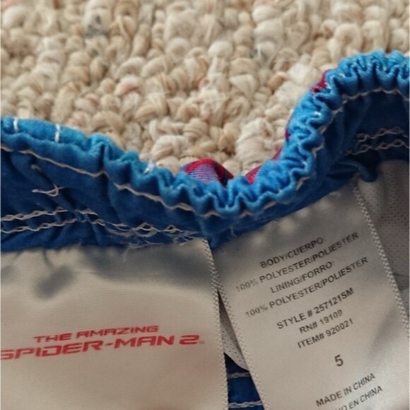 Boys Marvel Spider Swim Shorts - Blue & red size 5 - Picture 8 of 10